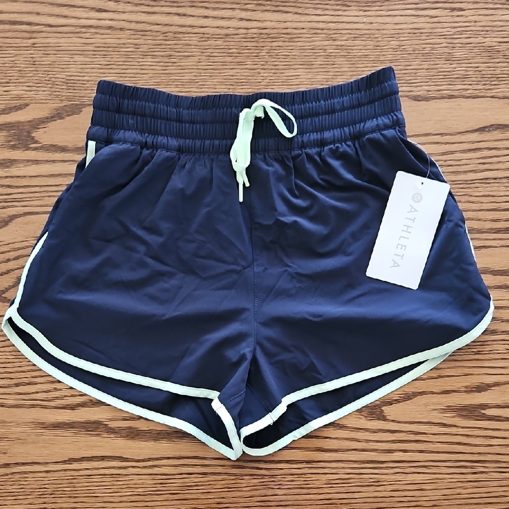 NWT Athleta HR Weekender Short